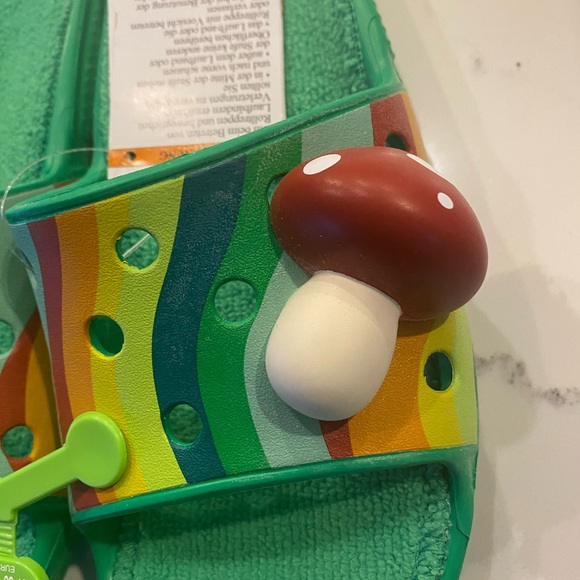 NEW Crocs - Picture 4 of 4